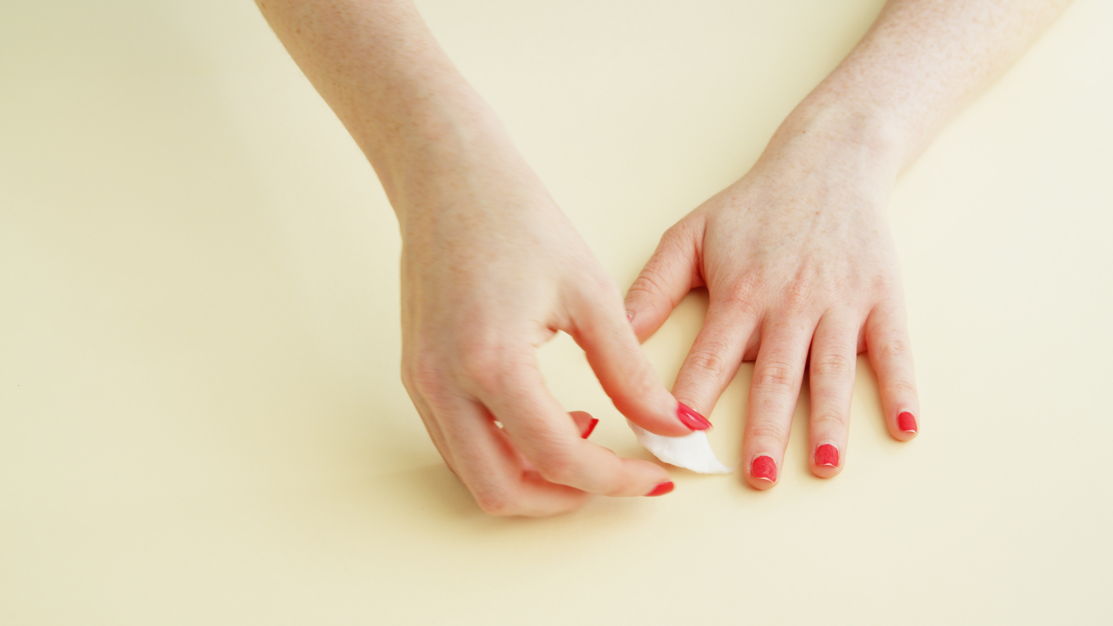 Gel Step 2 soak nails in acetone (1)