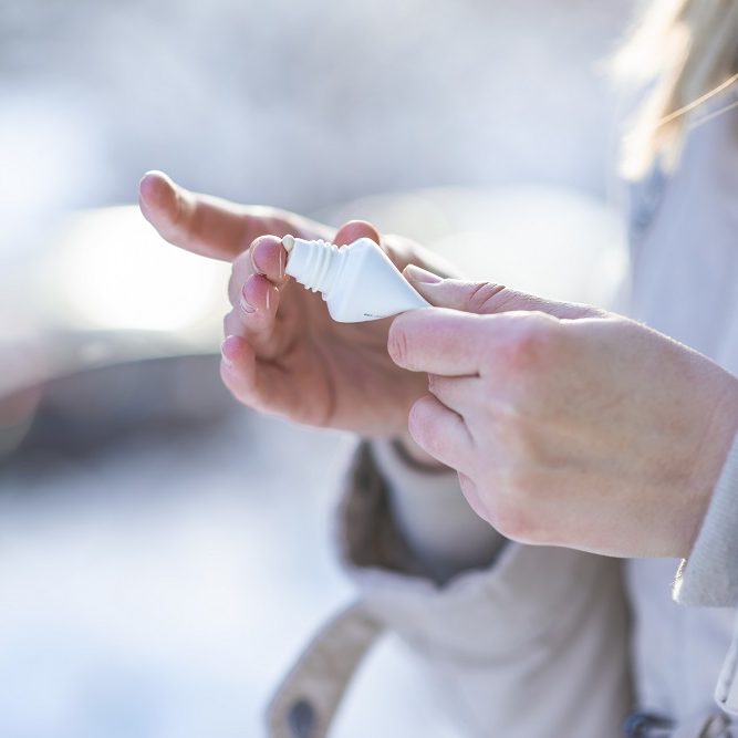 Come avere cura delle mani secche