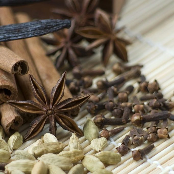 Oriental aromatic spices "Cinnamon, cardamom, anise, vanilla and cloves."