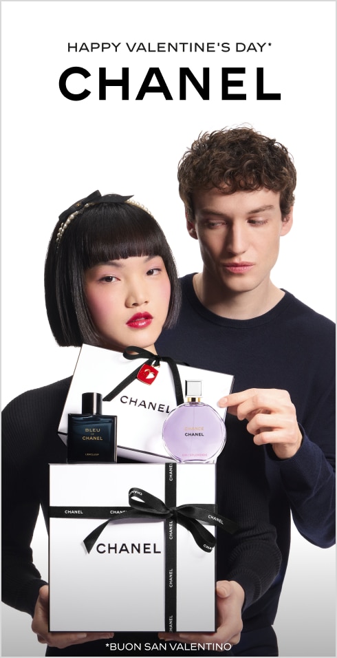 Cofanetti regalo Chanel con profumi maschili e femminili, presentati in stile elegante.