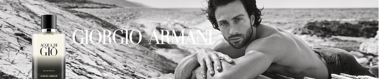 GIORGIO ARMANI Acqua di Giò Eau de Parfum, profumo uomo con flacone elegante su sfondo mare