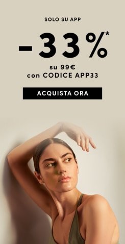 Promo app -33% su 99€ con codice APP33, modella in abbigliamento sportivo