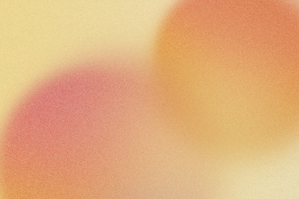 Sfondo astratto dalle sfumature calde beige, rosa e arancione, texture delicata con effetto sfocato e luminoso ispirato al mondo beauty e skincare