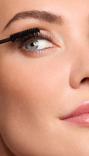 Promozione esclusiva online Marionnaud 1984 Make‑Up Combo con mascara e matita occhi a 19,90€, accompagnata da pulsante ‘Acquista ora’.