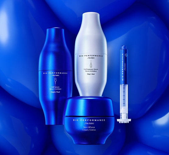 Shiseido Bio-Performance - Set skincare con siero giorno, siero notte e crema idratante per elasticità e luminosità della pelle.