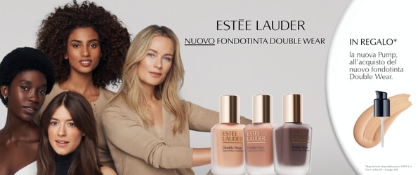 Campagna Estée Lauder per il nuovo fondotinta Double Wear, con diverse tonalità della gamma mostrate in flaconi frontali; testo che evidenzia l’offerta della nuova Pump in regalo all’acquisto del fondotinta.