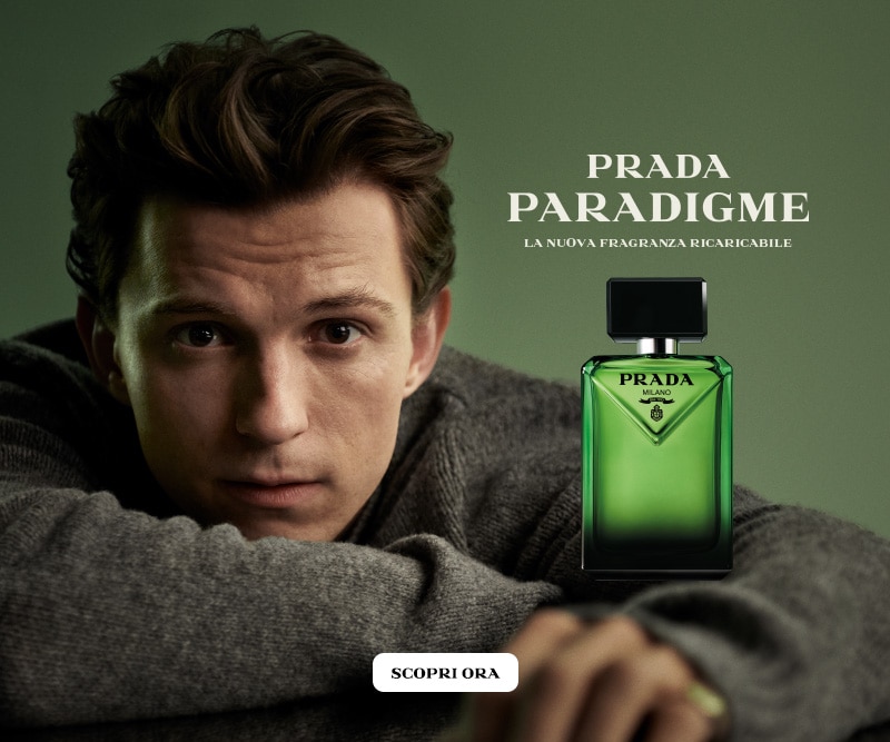 Boccetta verde del profumo Prada Paradigme, nuova fragranza ricaricabile, su sfondo elegante.