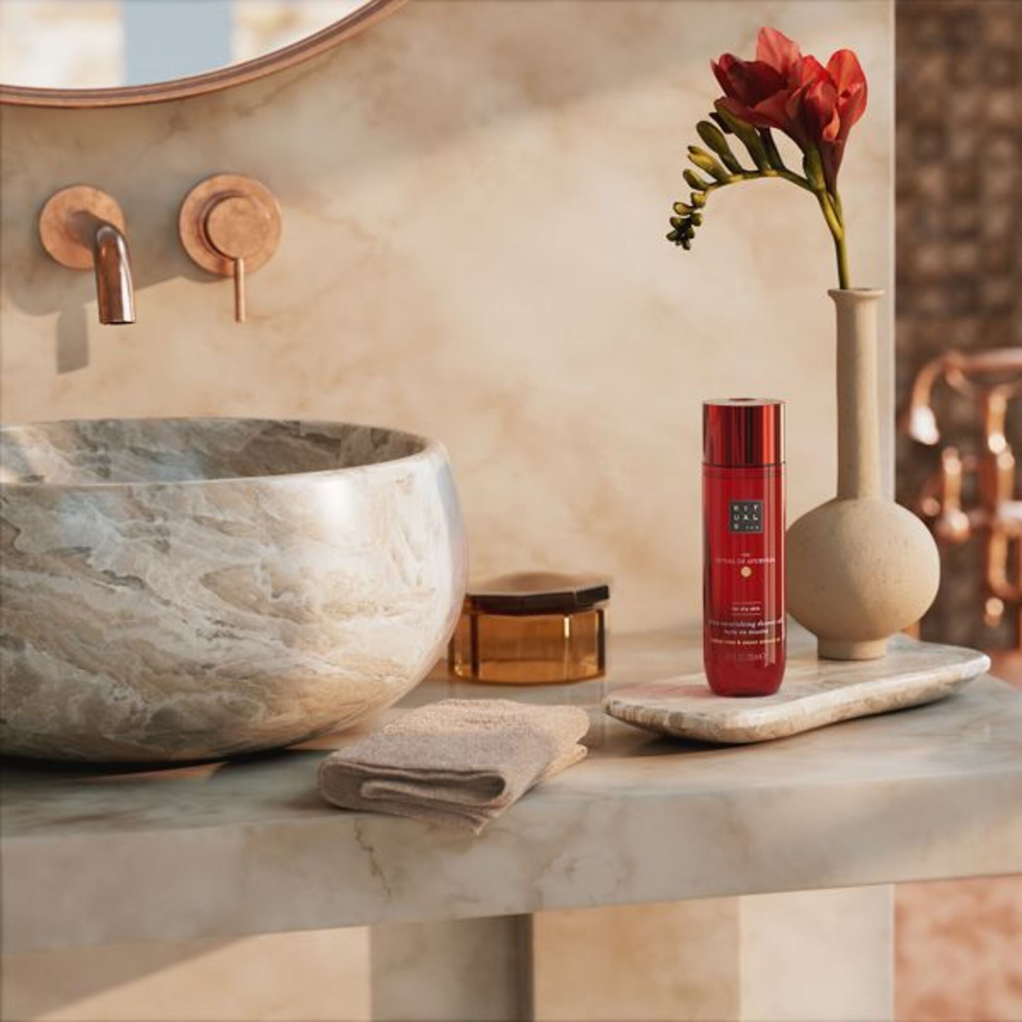 200 ML RITUALS AYURVEDA The Ritual of Ayurveda Shower Oil  1 di 3 