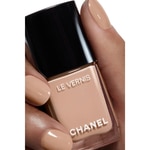 CHANEL LE VERNIS Smalto Colore e Brillantezza - Lunga Tenuta 4 di 6 Smalto Colore e Brillantezza - Lunga Tenuta
