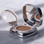 LA MER LUMINOUS LIFTING CUSHION Fondotinta SPF 20 4 di 5 Fondotinta SPF 20