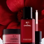 50 G CHANEL N°1 DE CHANEL CREMA ALLA CAMELIA ROSSA RIMPOLPARE − LEVIGARE − PROTEGGERE 2 di 4 CREMA ALLA CAMELIA ROSSA RIMPOLPARE − LEVIGARE − PROTEGGERE