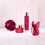 150 ML Carolina Herrera LA BOMBA Shimmering Body Oil 6 di 7 Shimmering Body Oil