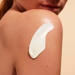 150 ML Clarins CRÈME SOLAIRE JEUNESSE Crema Solare Giovinezza Protezione Molto Alta SPF50 Corpo 2 di 4 Crema Solare Giovinezza Protezione Molto Alta SPF50 Corpo