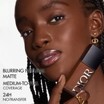 Dior DIOR FOREVER SKIN WEAR Fondotinta Mat Naturale Effetto Blur – Lunga Tenuta 24 Ore 2 di 6 Fondotinta Mat Naturale Effetto Blur – Lunga Tenuta 24 Ore