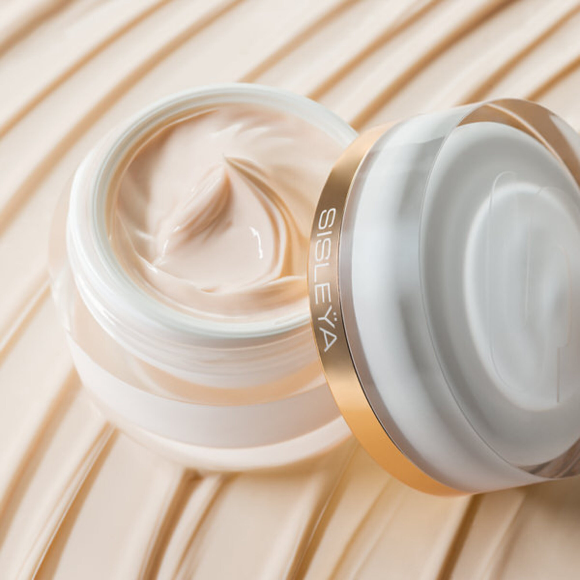 Trattamento Integrale Anti-Età Per Pelle Secca O Molto Secca