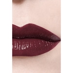 CHANEL ROUGE ALLURE LAQUE IL ROSSETTO FLUIDO BRILLANTE TENUTA ESTREMA 6 di 8 IL ROSSETTO FLUIDO BRILLANTE TENUTA ESTREMA