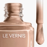 CHANEL LE VERNIS Smalto Colore e Brillantezza - Lunga Tenuta 3 di 6 Smalto Colore e Brillantezza - Lunga Tenuta