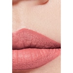 CHANEL ROUGE ALLURE VELVET EDIZIONE LIMITATA - IL ROSSETTO VELLUTATO LUMINOSO 4 di 8 EDIZIONE LIMITATA - IL ROSSETTO VELLUTATO LUMINOSO