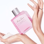 175 ML Dior MISS DIOR Gel Doccia Generoso all’Acqua di Rosa 2 di 3 Gel Doccia Generoso all’Acqua di Rosa