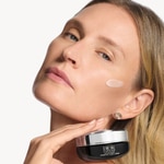 50 ML Dior CAPTURE CREMA NOTTE Crema Notte Viso – Correzione Antietà – Rughe e Compattezza 4 di 5 Crema Notte Viso – Correzione Antietà – Rughe e Compattezza
