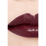 CHANEL ROUGE ALLURE LAQUE IL ROSSETTO FLUIDO BRILLANTE TENUTA ESTREMA 4 di 8 IL ROSSETTO FLUIDO BRILLANTE TENUTA ESTREMA