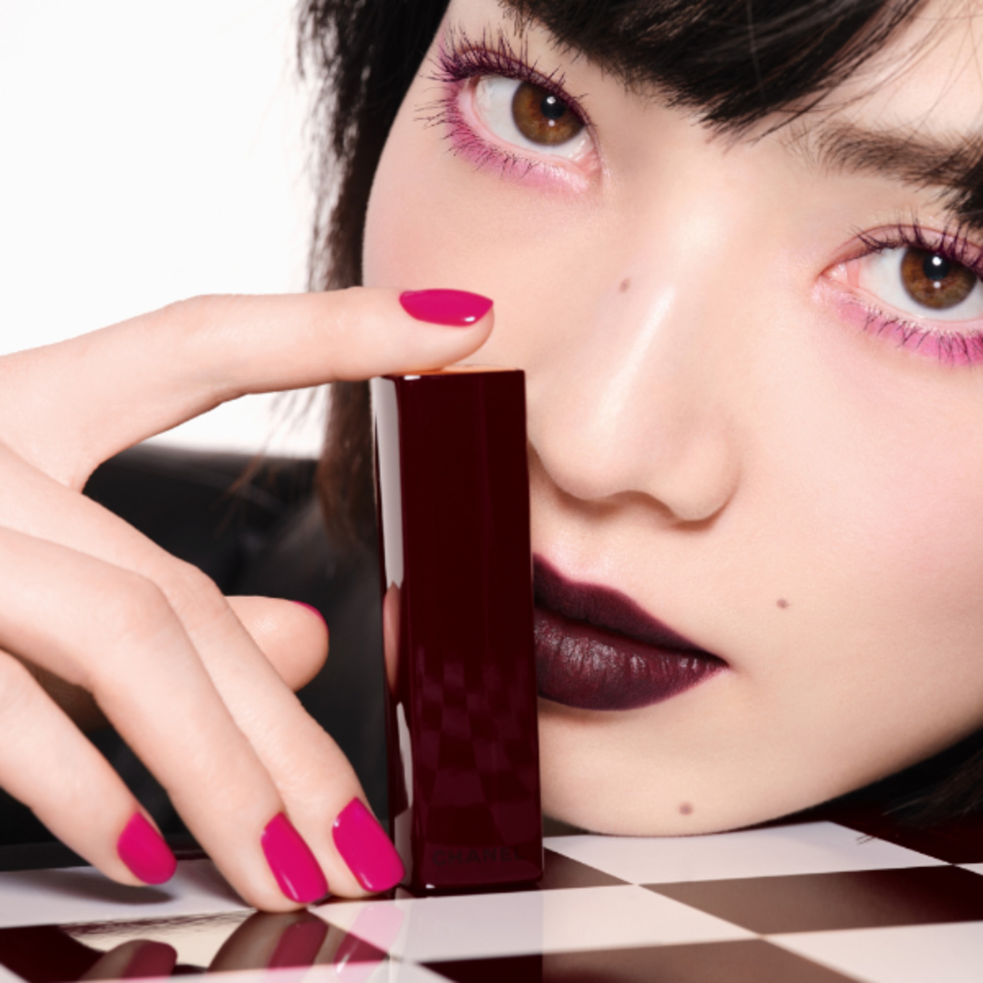  CHANEL ROUGE ALLURE VELVET IL ROSSETTO VELLUTATO LUMINOSO  7 di 8 IL ROSSETTO VELLUTATO LUMINOSO