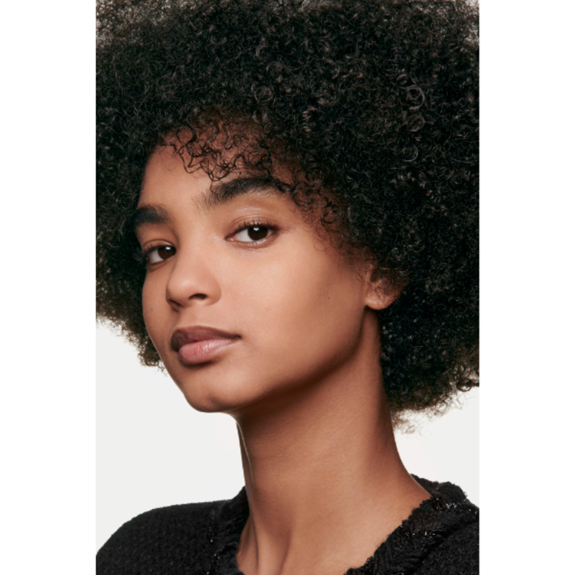 COLORITO EFFETTO PELLE LEVIGATA. RISULTATO OPACO VELLUTATO