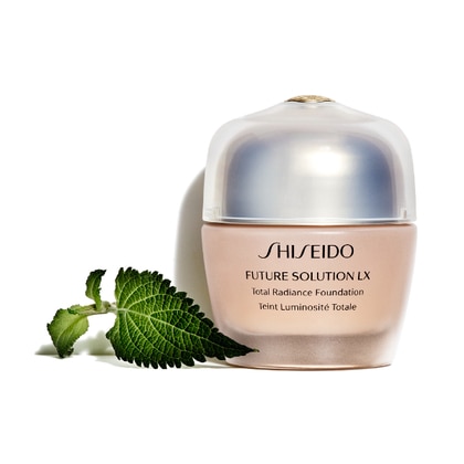  Shiseido FUTURE SOLUTION LX Total Radiance Foundation  1 di 3 