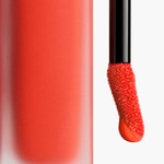 CHANEL ROUGE ALLURE LIQUID VELVET Il Rossetto Fluido Opaco Intenso Ultra-Tenuta 3 di 6 Il Rossetto Fluido Opaco Intenso Ultra-Tenuta