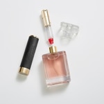 Marionnaud 1984 1984 ACCESSORIES Il Vaporizzatore di Profumo 2 di 5 Il Vaporizzatore di Profumo