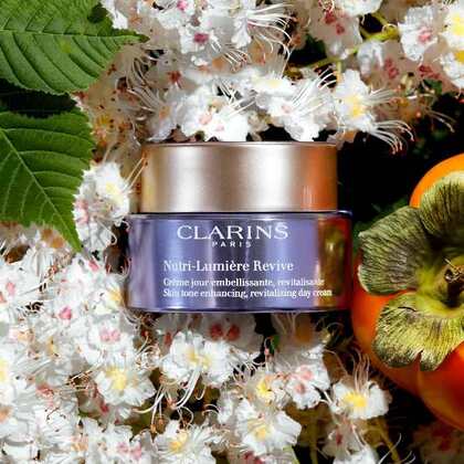 50 ML Clarins NUTRI-LUMIÈRE REVIVE Crema giorno rivitalizzante, tonificante e perfezionatrice per la pelle matura  1 di 3 