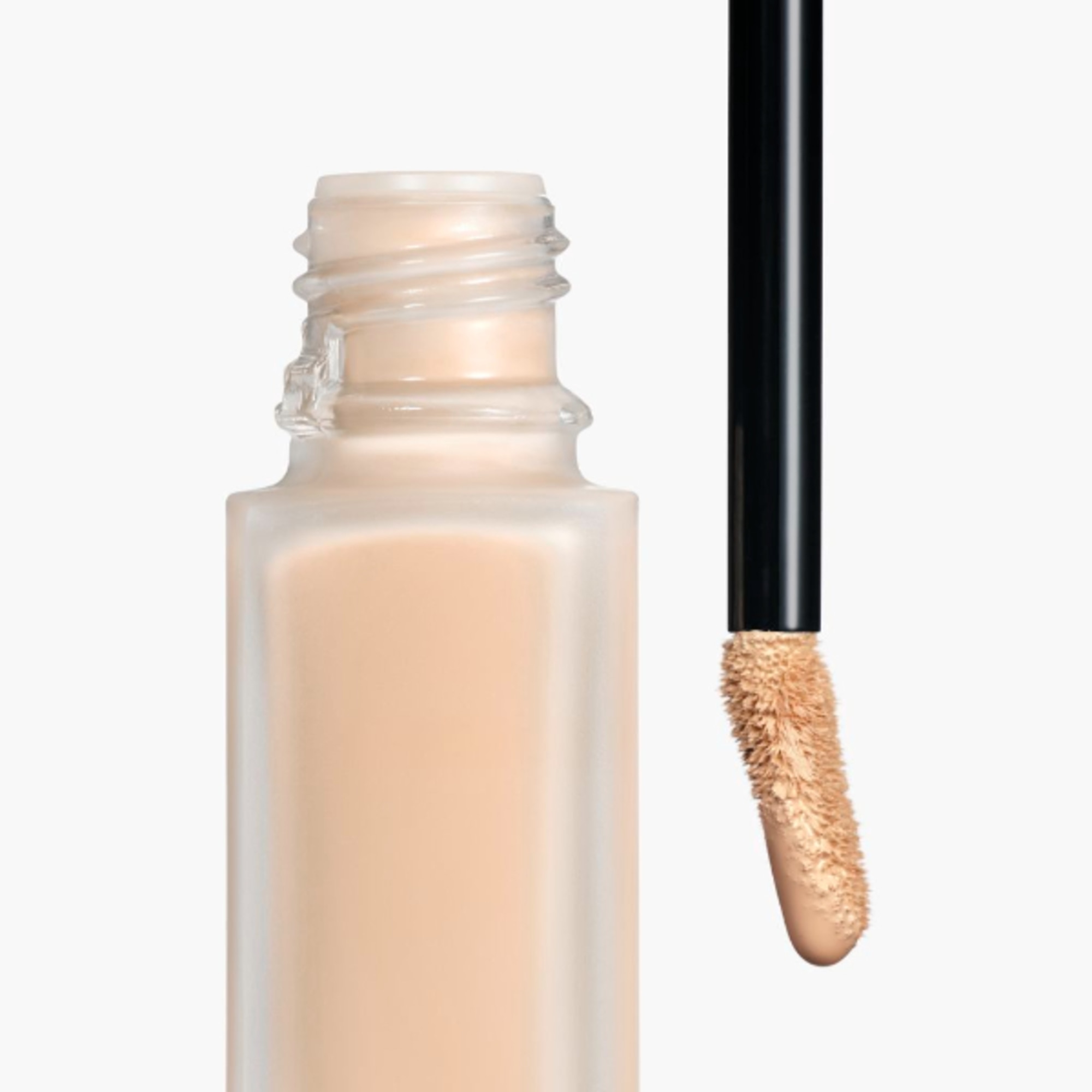 ULTRAWEAR – ALL-DAY COMFORT – FLAWLESS FINISH CONCEALER