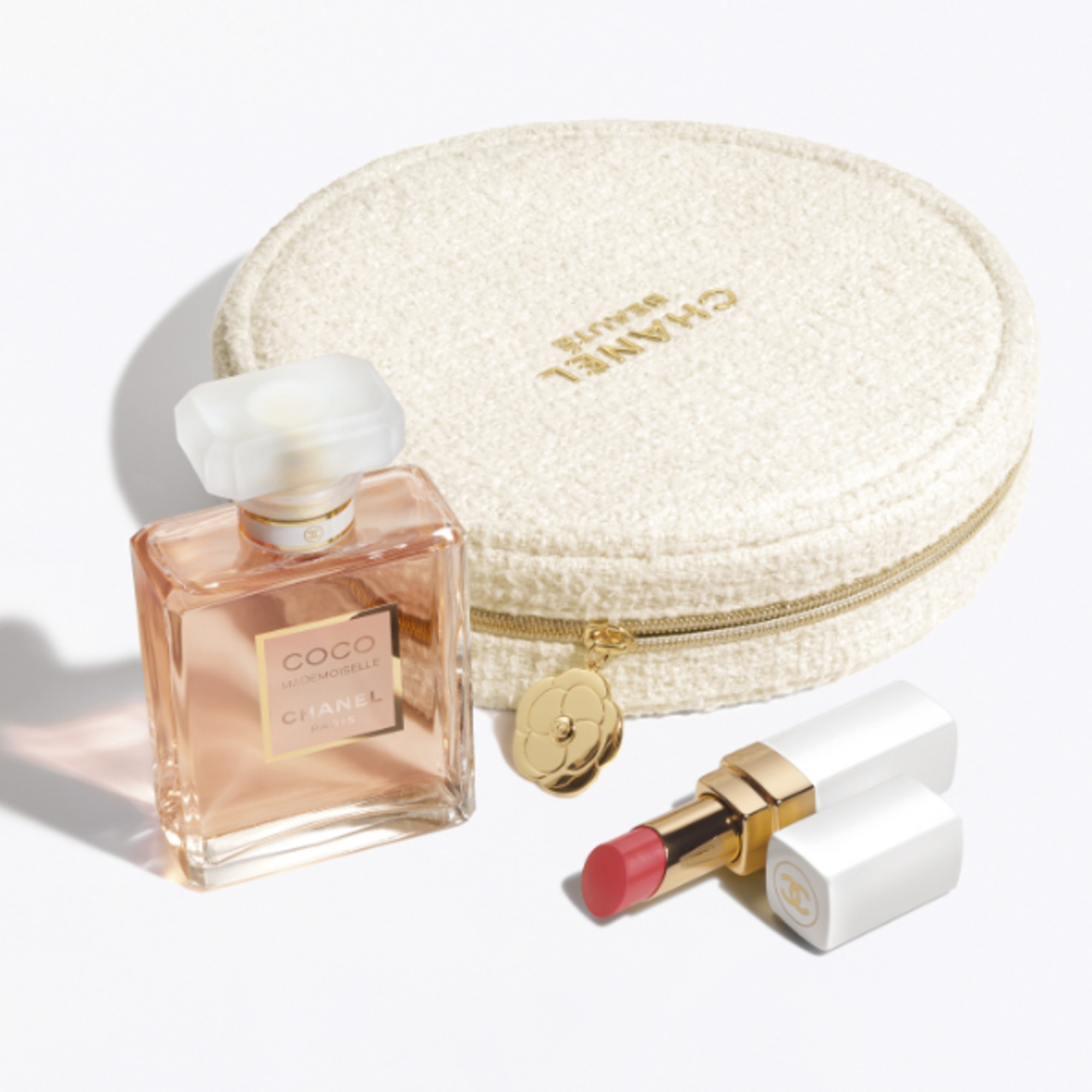 THE SIGNATURE LOOK SET