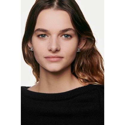 COLORITO EFFETTO PELLE LEVIGATA. RISULTATO OPACO VELLUTATO