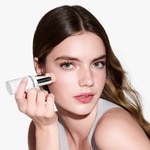 10 G Dior LE FLUIDE UV INVISIBLE Stick Invisibile con Protezione UV SPF 50 2 di 5 Stick Invisibile con Protezione UV SPF 50