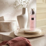 150 ML RITUALS THE RITUAL OF SAKURA Spray Corpo Illuminante  7 di 8 Spray Corpo Illuminante