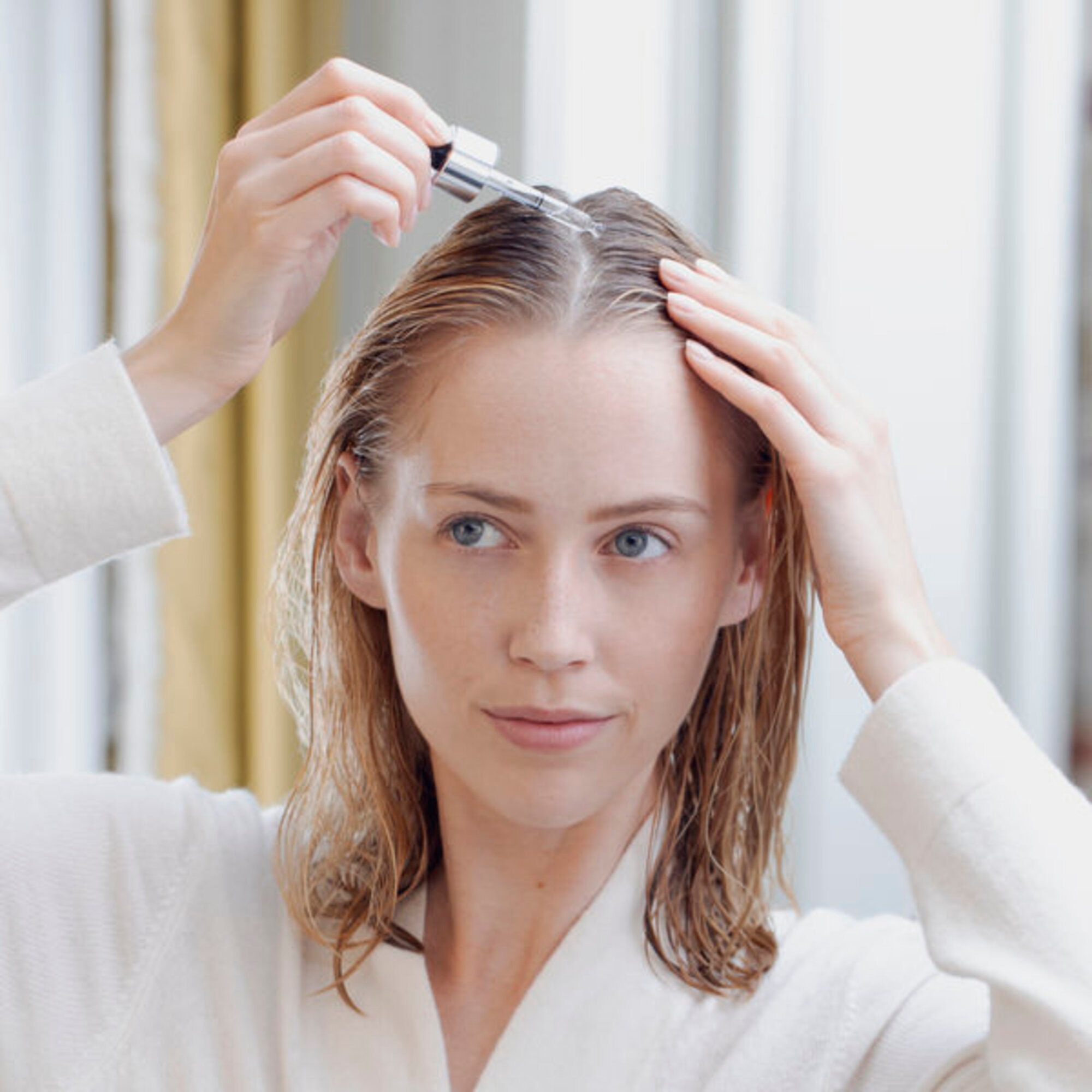 Hair Rituel by Sisley HAIR RITUEL Soin Lavant Antipelliculaire Apaisant - Shampoo antiforfora senza solfati 10 di 10 Soin Lavant Antipelliculaire Apaisant - Shampoo antiforfora senza solfati