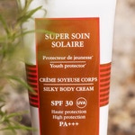 200 ML Sisley SUPER SOIN SOLAIRE Crème Soyeuse Corps 2 di 4 Crème Soyeuse Corps