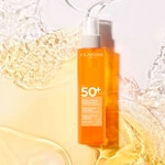 150 ML Clarins BRUME SOLAIRE EMBELLISANTE Spray Solare Illuminante Protezione Molto Alta SPF50+ Corpo 3 di 4 Spray Solare Illuminante Protezione Molto Alta SPF50+ Corpo
