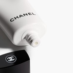 150 ML CHANEL LA MOUSSE CREMA DETERGENTE SCHIUMOGENA ALLA CAMELIA 3 di 7 CREMA DETERGENTE SCHIUMOGENA ALLA CAMELIA