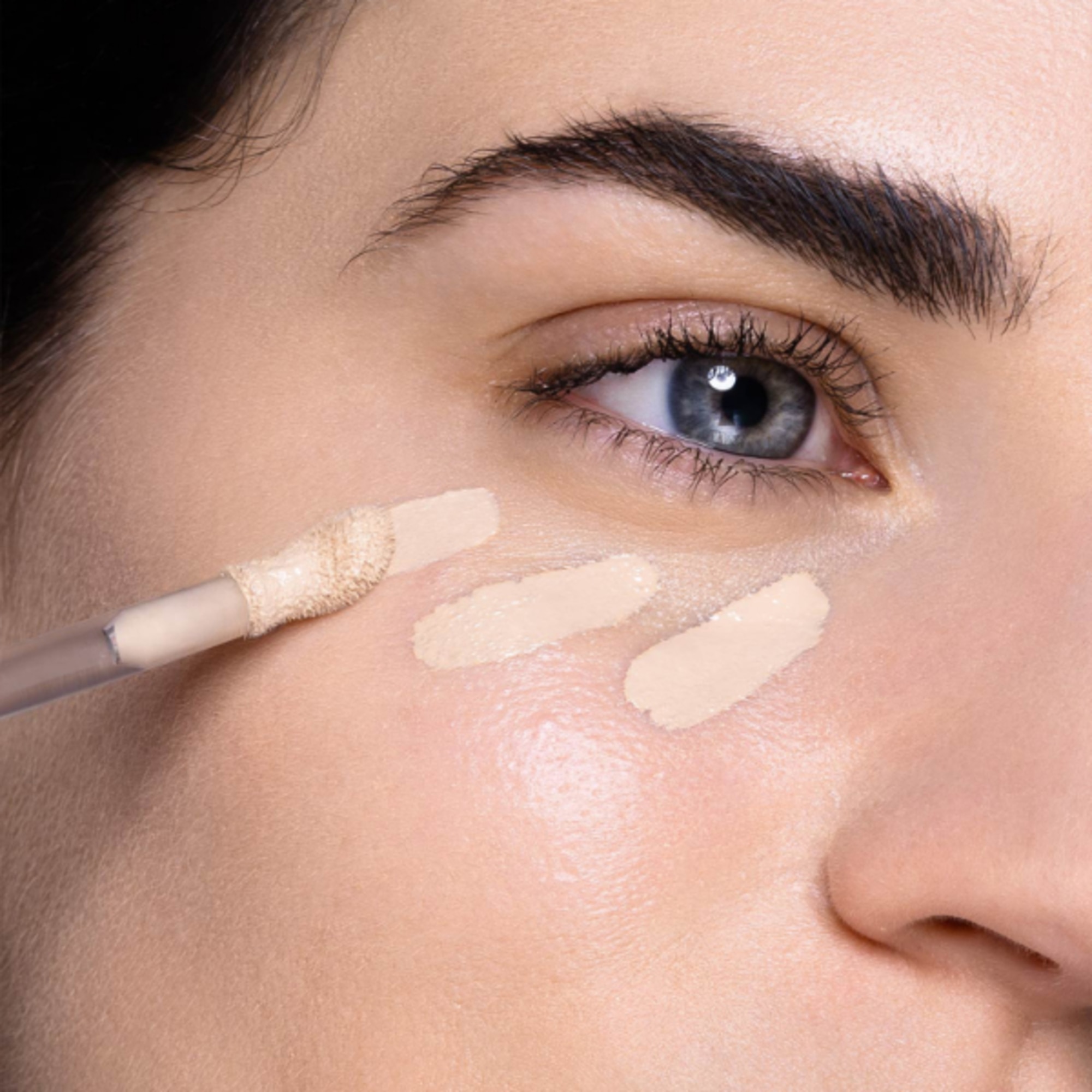 ASTRA MAKE-UP FLUID CONCEALER SERUM Correttore Siero 1 di 5