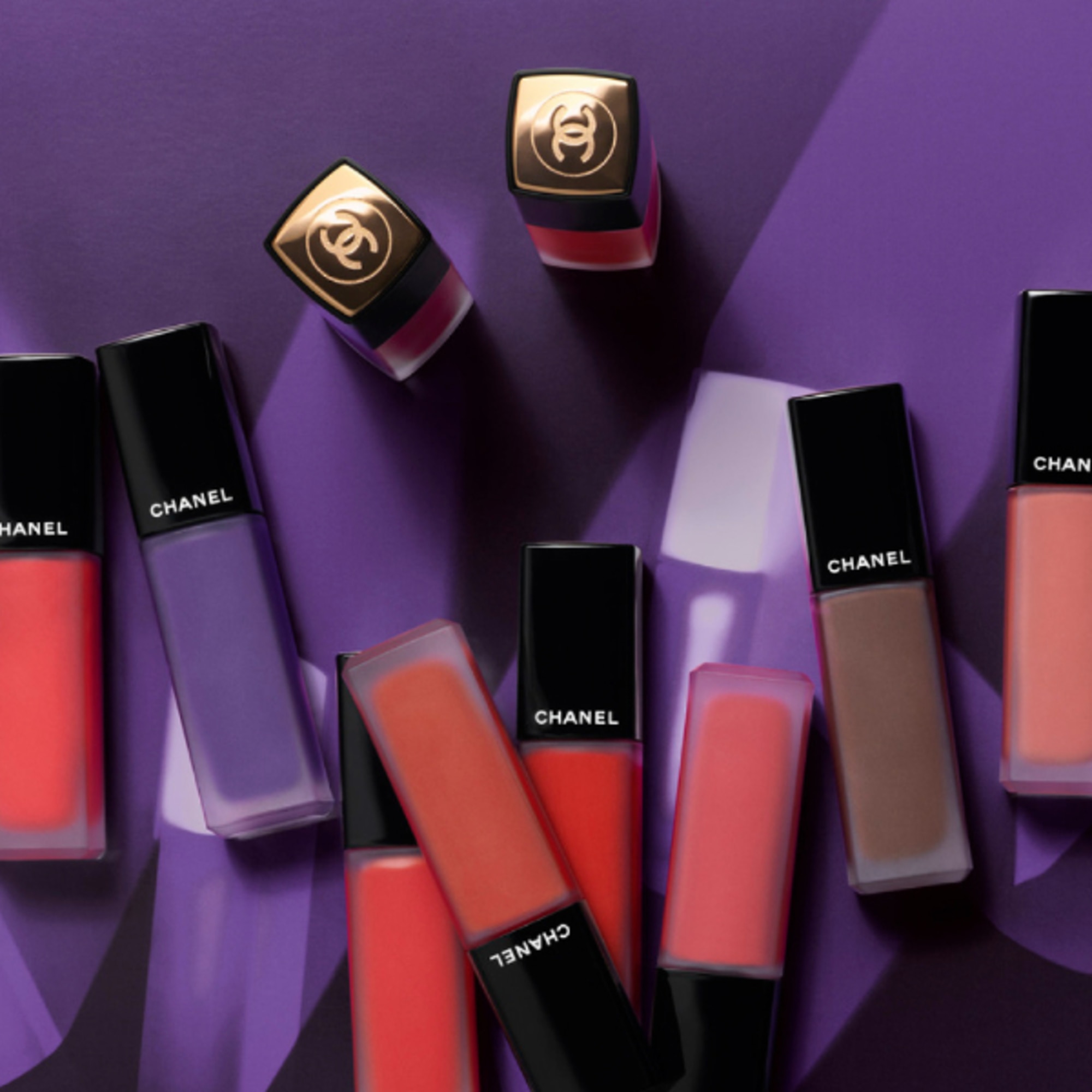 CHANEL ROUGE ALLURE LIQUID VELVET Il Rossetto Fluido Opaco Intenso Ultra-Tenuta 4 di 6 Il Rossetto Fluido Opaco Intenso Ultra-Tenuta