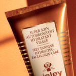  Sisley SUPER SOIN AUTOBRONZANT HYDRATANT VISAGE Trattamento Autoabbronzante Idratante Viso  4 di 4 Trattamento Autoabbronzante Idratante Viso