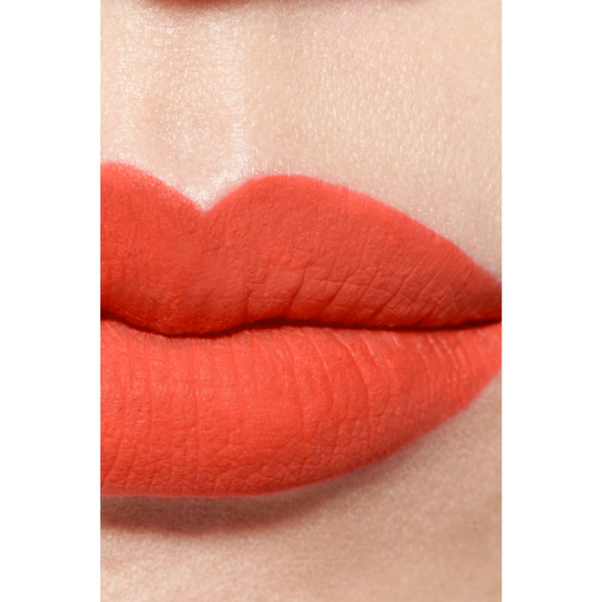 CHANEL ROUGE ALLURE LIQUID VELVET Il Rossetto Fluido Opaco Intenso Ultra-Tenuta 2 di 6 Il Rossetto Fluido Opaco Intenso Ultra-Tenuta