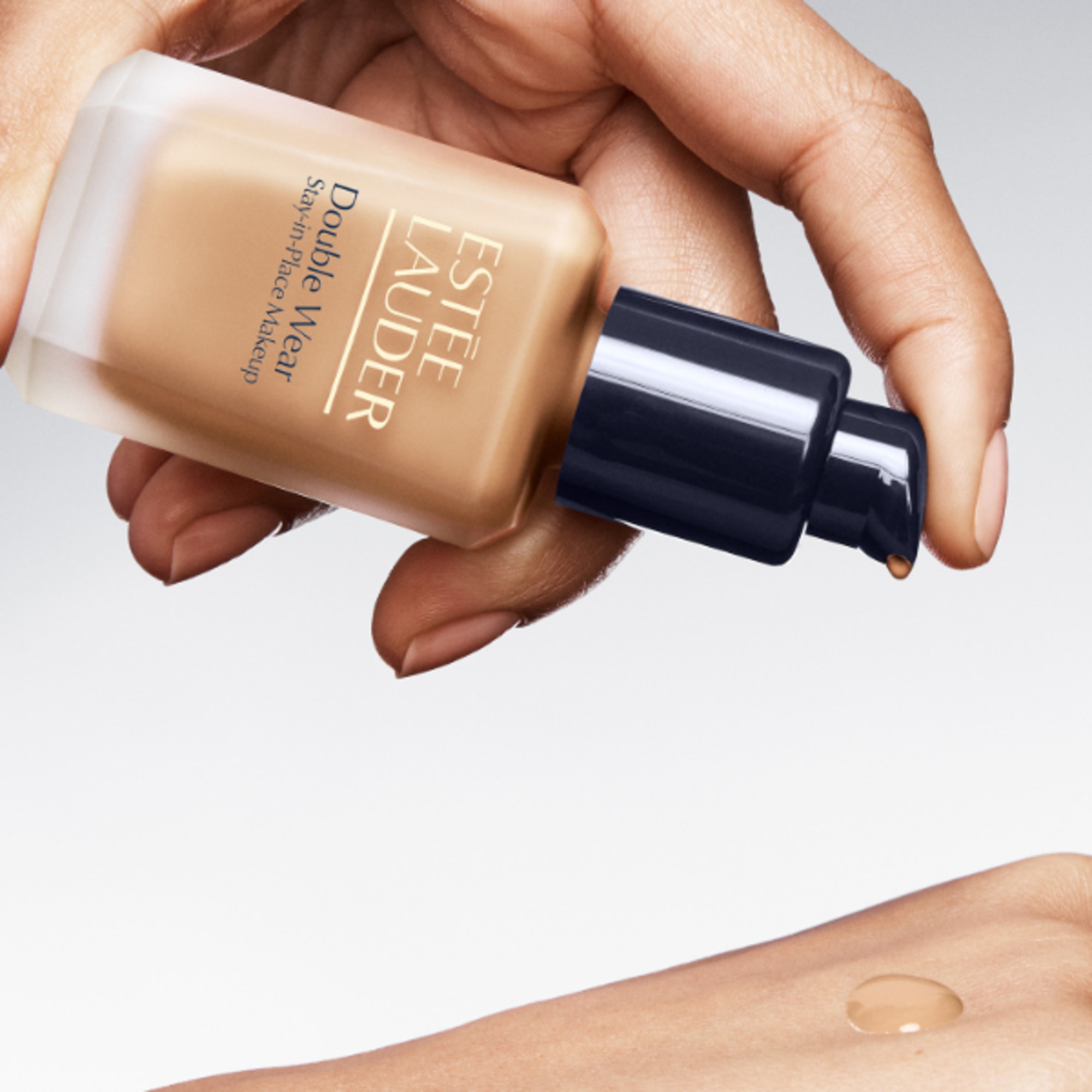 Estée Lauder DOUBLE WEAR STAY - IN- PLACE MATTE FOUNDATION Matte Foundation 1 di 4